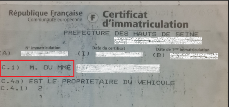 Une carte grise FNI avec deux titulaires principaux en case c.1 , encadrée en rouge.