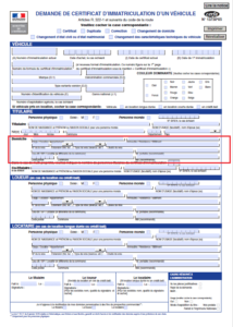 Le Cerfa 13750*05 « Demande de certificat d’immatriculation d’un véhicule » avec la partie « Domicile » encadrée en rouge. 